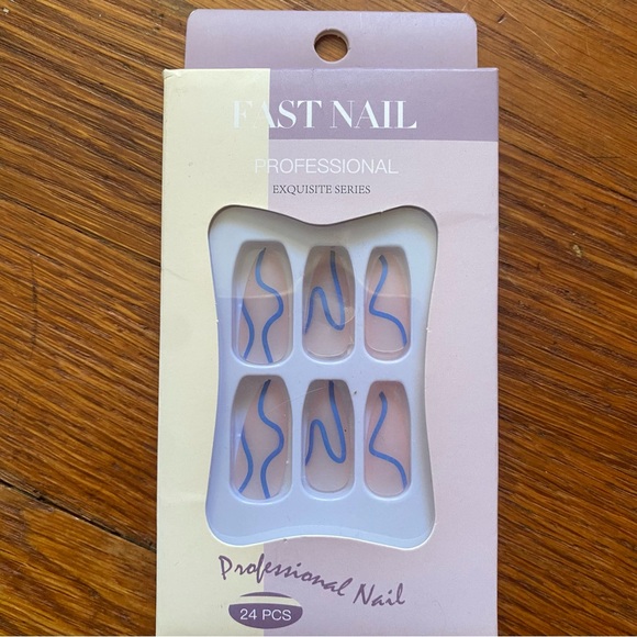 Blue Design Press-On Nails - Picture 4 of 5